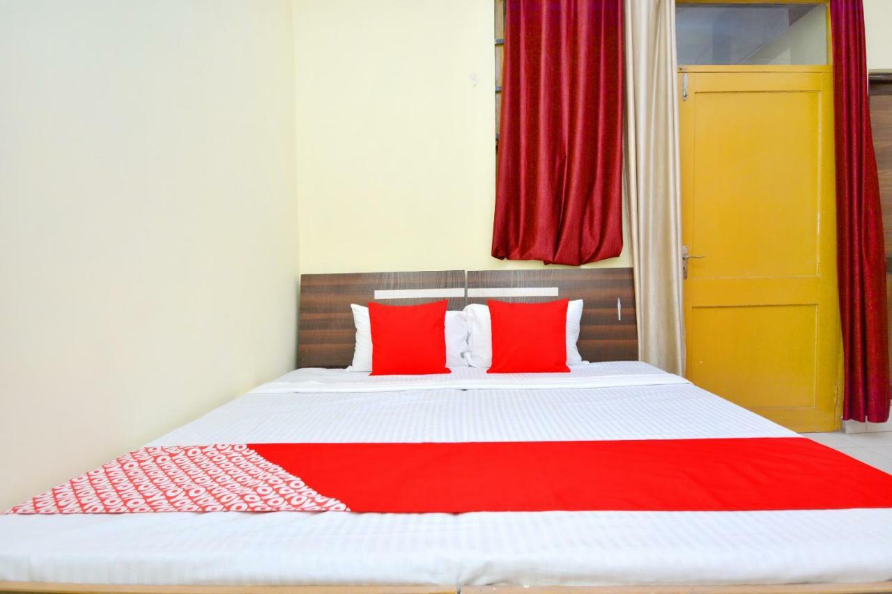 Hotel Oyo 40306 White House Jalandhar Zimmer foto